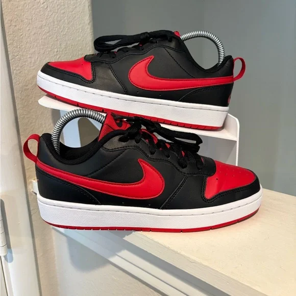 Nike Boys Court Borough Low 2 GS 'Bred' BQ5448-007 Sneakers- Size 5Y - Picture 1 of 9